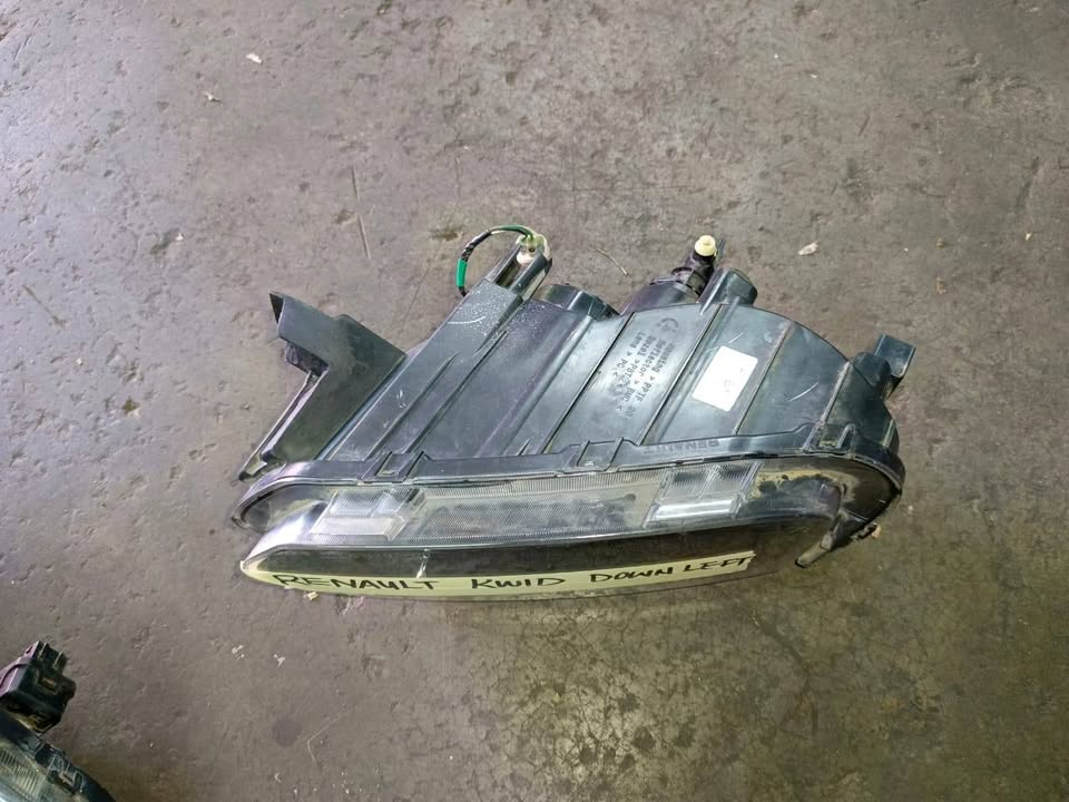 Renault kwid down left Headlight - Private Seller