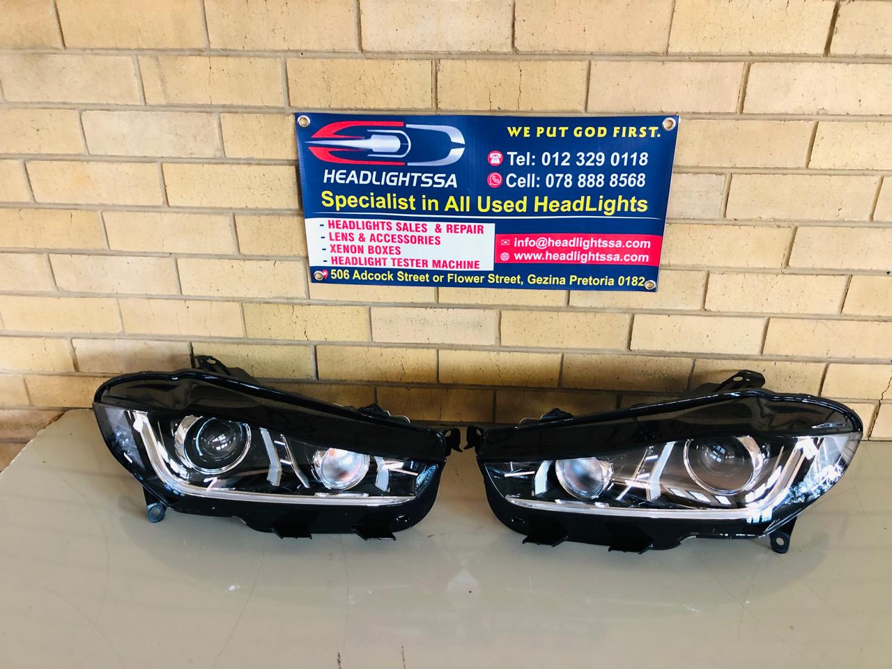 Jaguar XE X760 LH and RH xenon headlight (11 pin) - Private Seller Jaguar XE X760 LH and RH xenon headlight (11 pin) - Private Seller