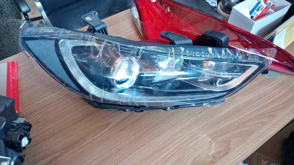 Hyundai Eratra led headlight - Private Seller Hyundai Eratra led headlight - Private Seller