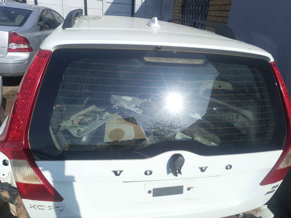 VOLVO XC70 2010 TAILGATE GLASS FOR SALE - Private Seller