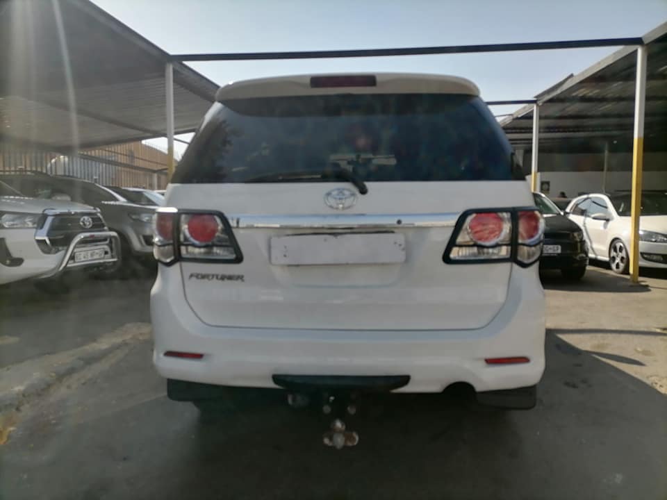 2011 Toyota Fortuner 3.0 D4D 4x2 seven seater with a leather seat