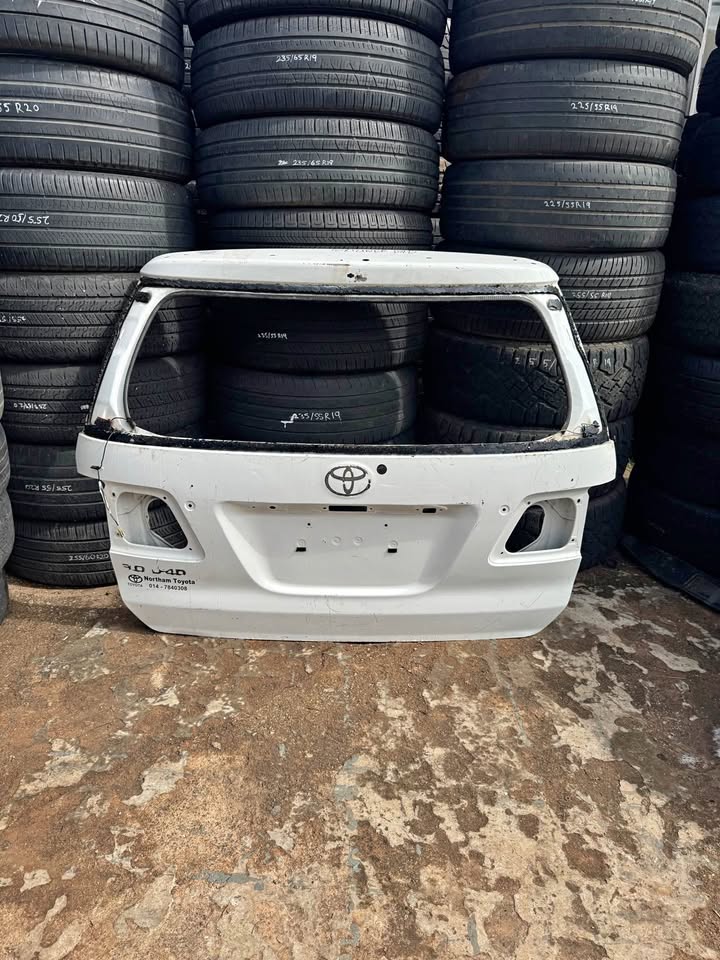 Toyota Fortuner D4D Boot Lid Tailgate Door - Private Seller Toyota Fortuner D4D Boot Lid Tailgate Door - Private Seller
