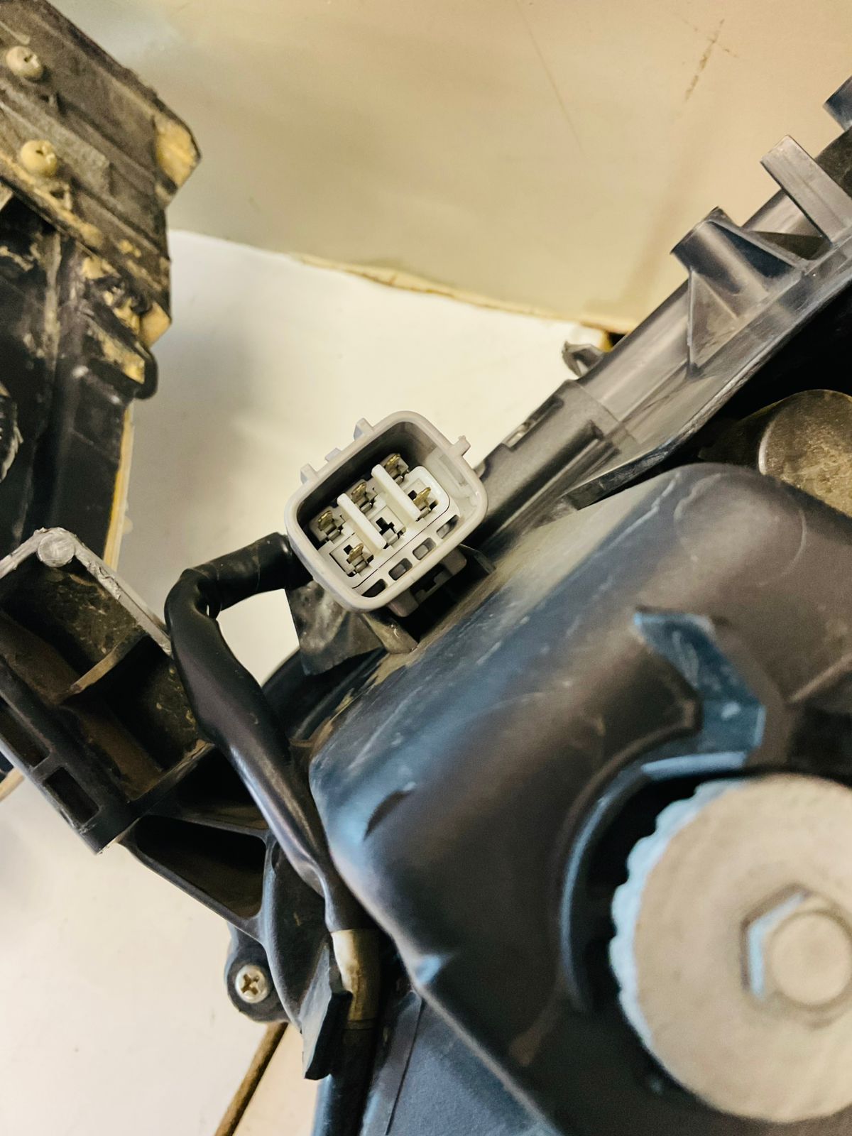Land Cruiser Prado FJ150 left and right side xenon headlights - Private Seller Land Cruiser Prado FJ150 left and right side xenon headlights - Private Seller