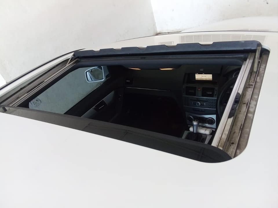 2011 MERCEDES BENZ C200 CGI AMG Line  AUTOMATIC, PETROL, SUNROOF, LEATHER INTERIOR  96000km