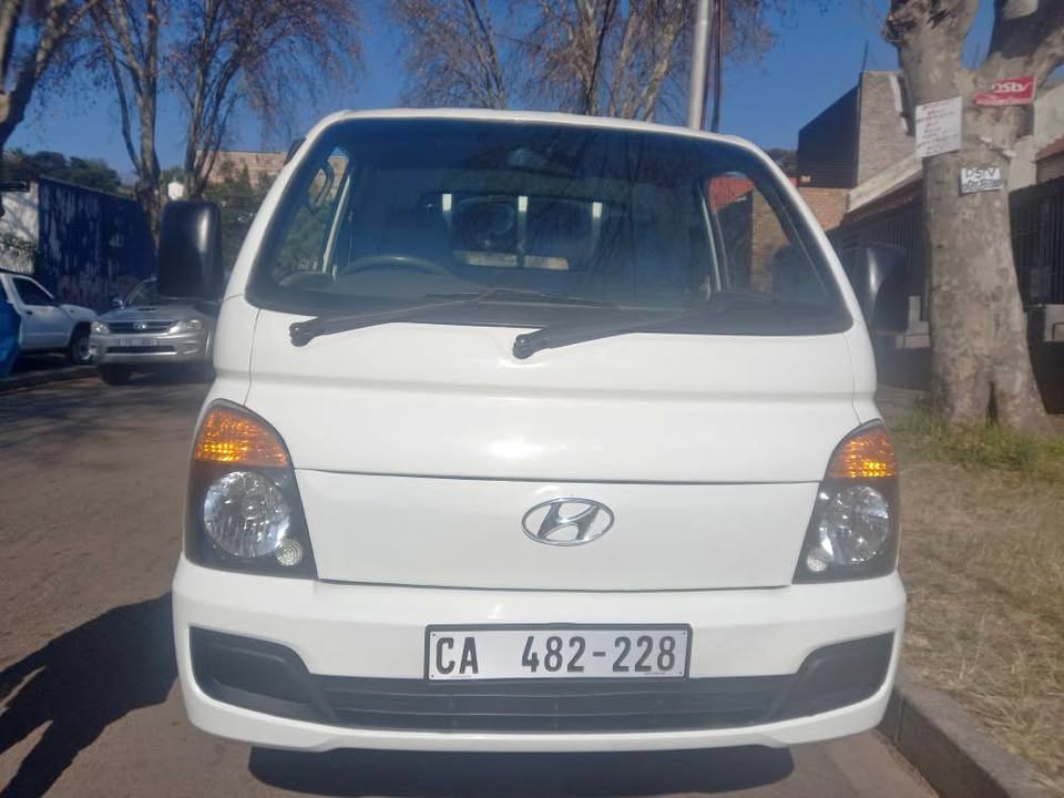 2008 Hyundai H100 2.6 Diesel, Manual, White, 87000kms With Canopy. 2008 Hyundai H100 2.6 Diesel, Manual, White, 87000kms With Canopy.