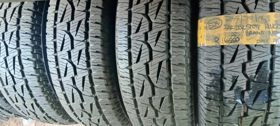 Set 5x Bridgestone Dueler 18 Bakkie tyres - Private Seller Set 5x Bridgestone Dueler 18 Bakkie tyres - Private Seller