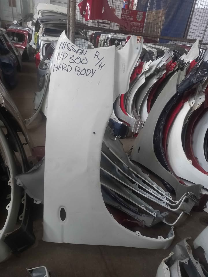Nissan NP 300 fender right - Private Seller Nissan NP 300 fender right - Private Seller