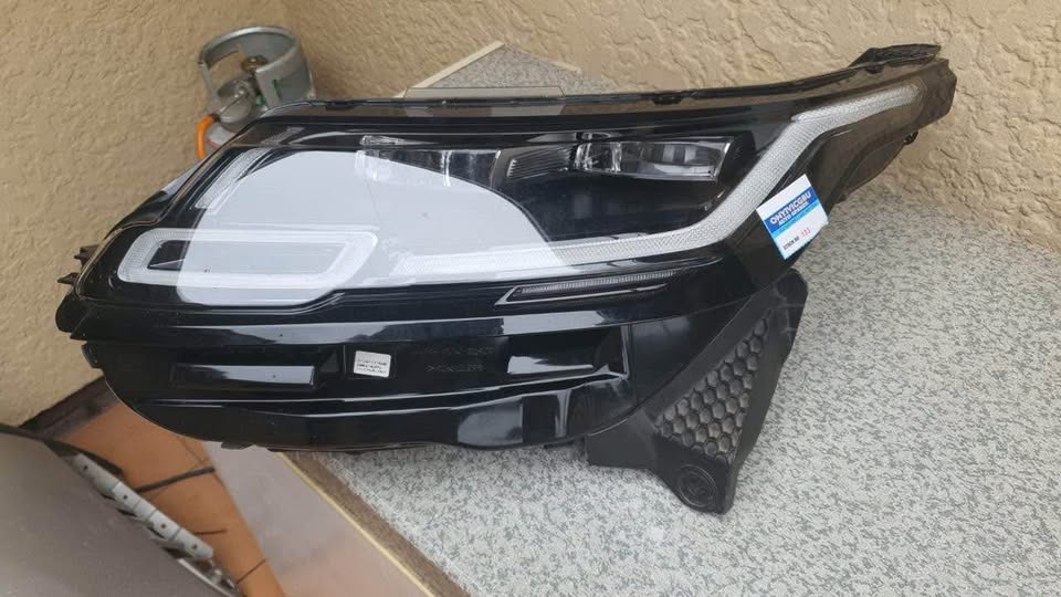 Range Rover Velar headlight 2017/23 - Private Seller