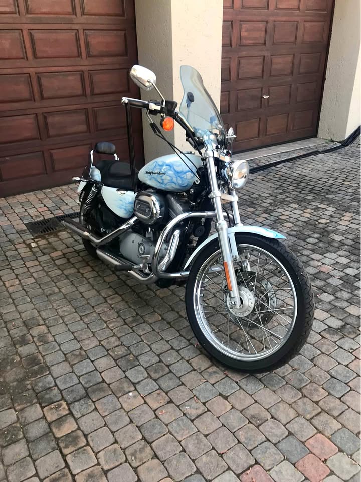 Custom Harley 883 - Private Seller Custom Harley 883 - Private Seller