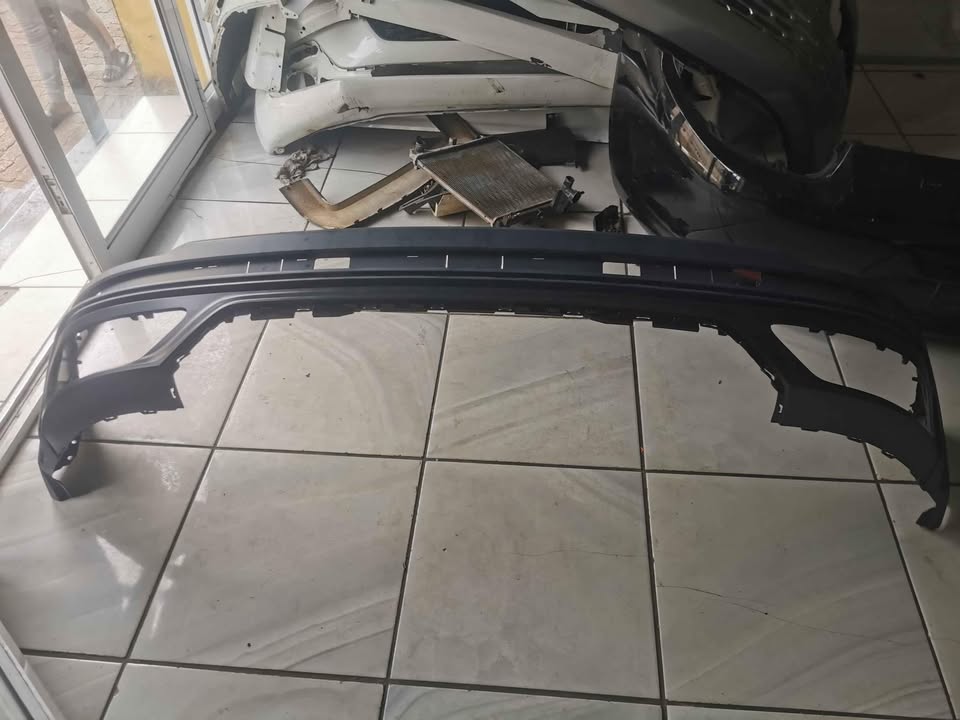 Audi Q8 rear bumper spoiler 2023 - Private Seller Audi Q8 rear bumper spoiler 2023 - Private Seller