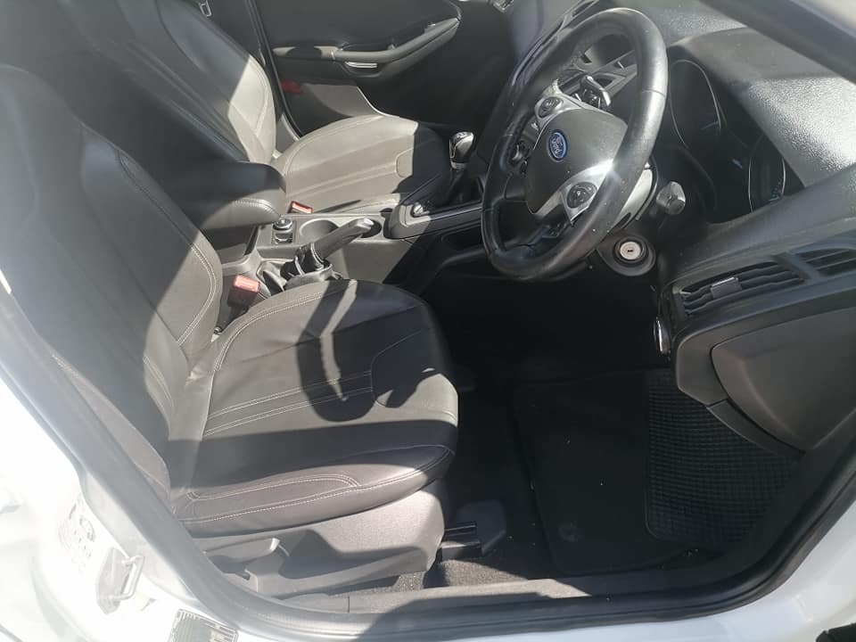 2014 Ford Focus 1.6 Hatchback leather seat