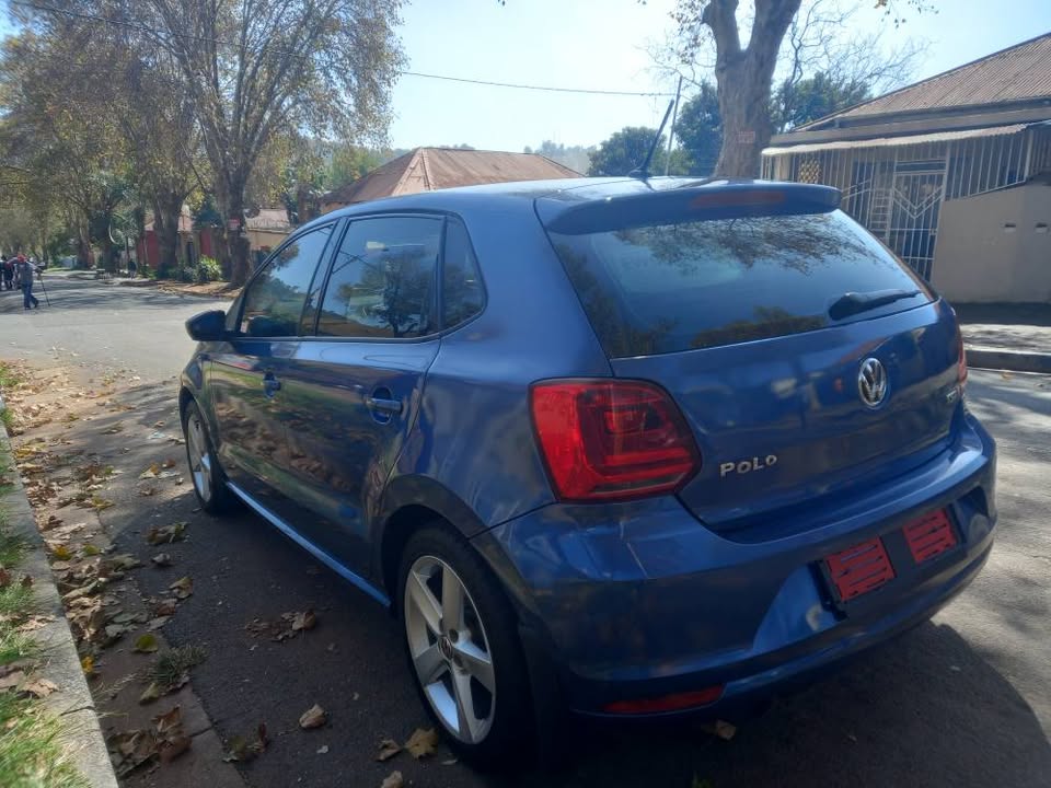 2017 V W polo Tsi 1.2 Petrol, Manual, Blue. Leather seat, Spere key, 138 000