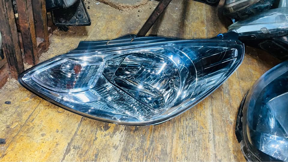 Hyundai i10 headlight 2007/10 - Private Seller Hyundai i10 headlight 2007/10 - Private Seller