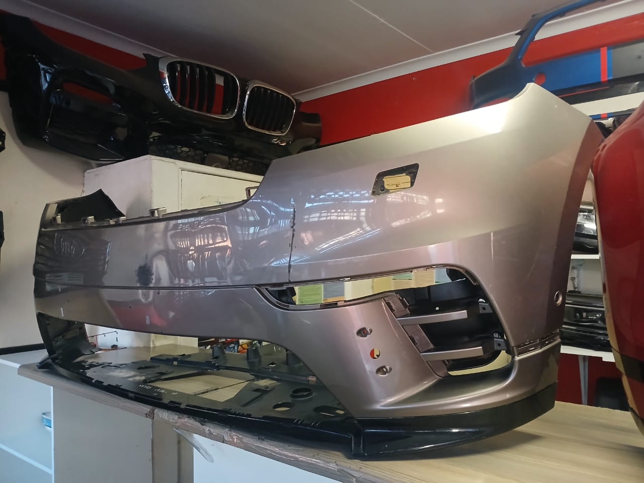 2020 RANGE ROVER VELAR FRONT BUMPER WITH LOWER SPOILER - Private Seller 2020 RANGE ROVER VELAR FRONT BUMPER WITH LOWER SPOILER - Private Seller