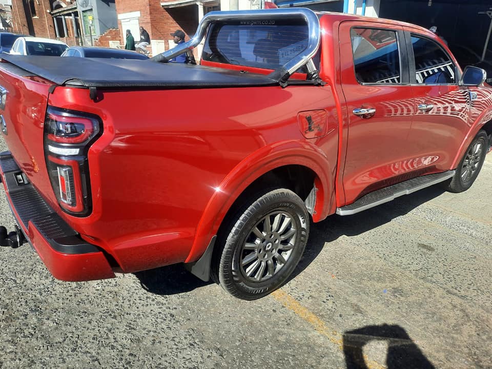 2022 GWM P Series 2.0 TD Double Cab DLX 4x4 Bakkie Automatic and leather seat Service book