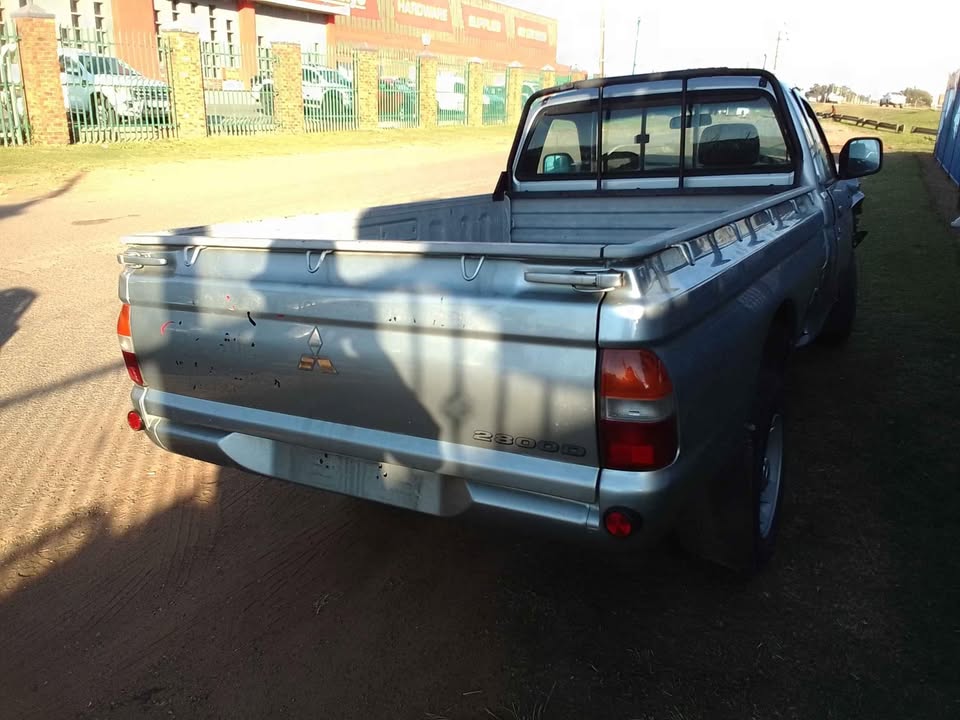 2001 Mitsubishi colt 2x4 4m40 non turbo 2800D bakkie stripping for parts engine still running good - Private Seller 2001 Mitsubishi colt 2x4 4m40 non turbo 2800D bakkie stripping for parts engine still running good - Private Seller