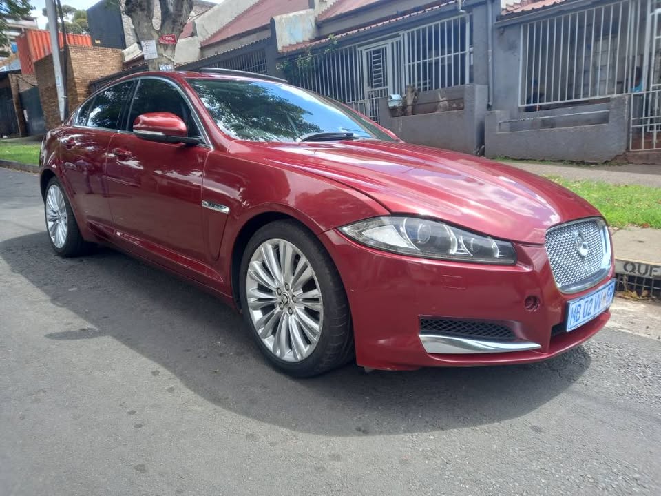 2012 Jaguar XF 2.0 Petrol, Automatic, Sunroof, Leather Seat. 130k. Call Innocent  Reverse