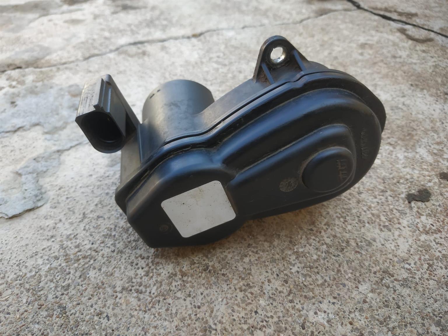 Renault Kadjar, Nissan X trail, Qashqai Electronic parking brake caliper actuato - Private Seller Renault Kadjar, Nissan X trail, Qashqai Electronic parking brake caliper actuato - Private Seller
