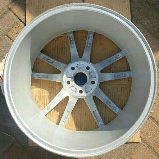 VW GOLF 7R OEM 19IN SINGLE MAG - Private Seller VW GOLF 7R OEM 19IN SINGLE MAG - Private Seller