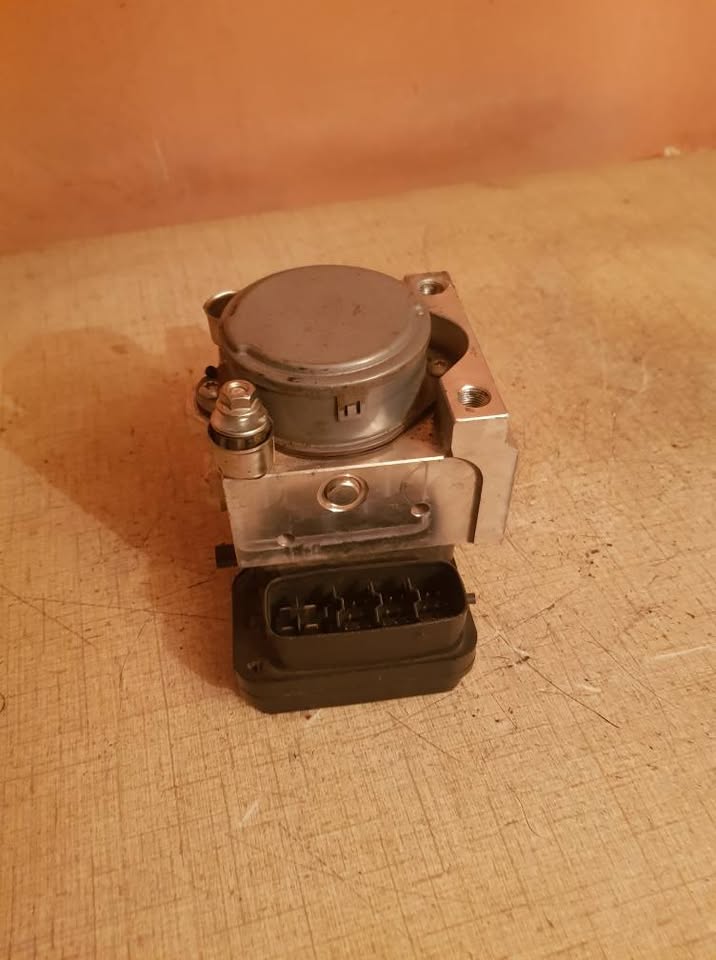 TOYOTA HILUX ABS CONTROL UNIT FORSALE