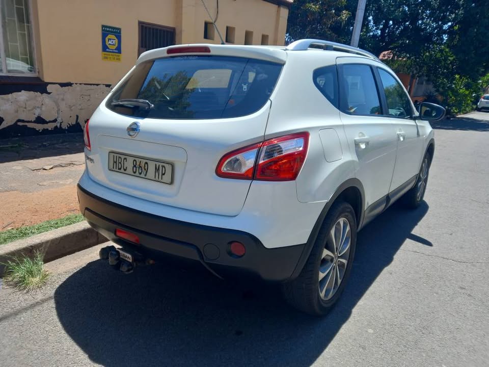 2013 Nissan Qashqai 1.6 Petrol, Manual, White 147000kms Service history. Accident Free