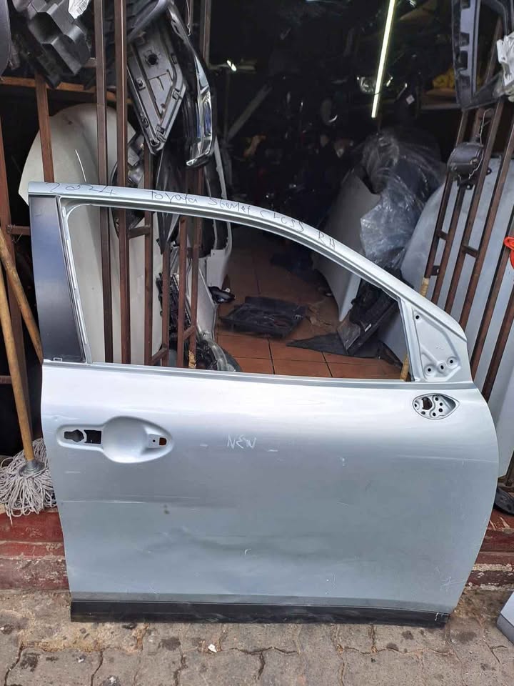 TOYOTA STARTLET CROSS RIGHT FRONT DOOR - Private Seller TOYOTA STARTLET CROSS RIGHT FRONT DOOR - Private Seller