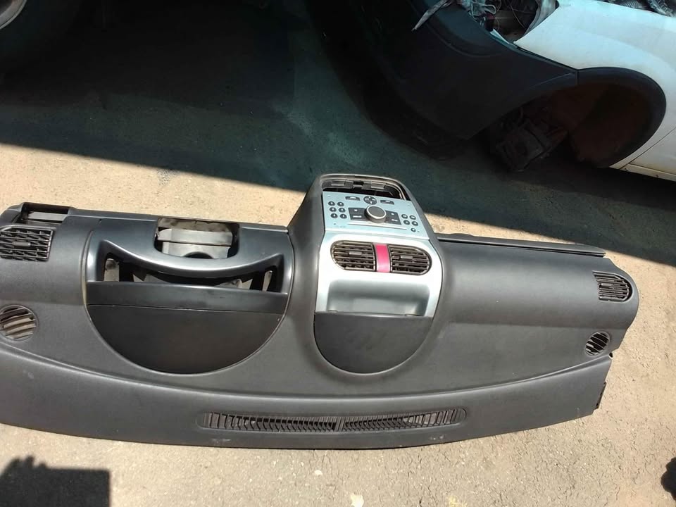 Opel cosra gamma dashboard in good condition - Private Seller