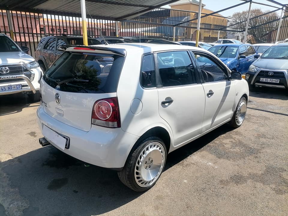 2011 Volkswagen polo vivo 1.4 Hatchback leather seat and sunroof
