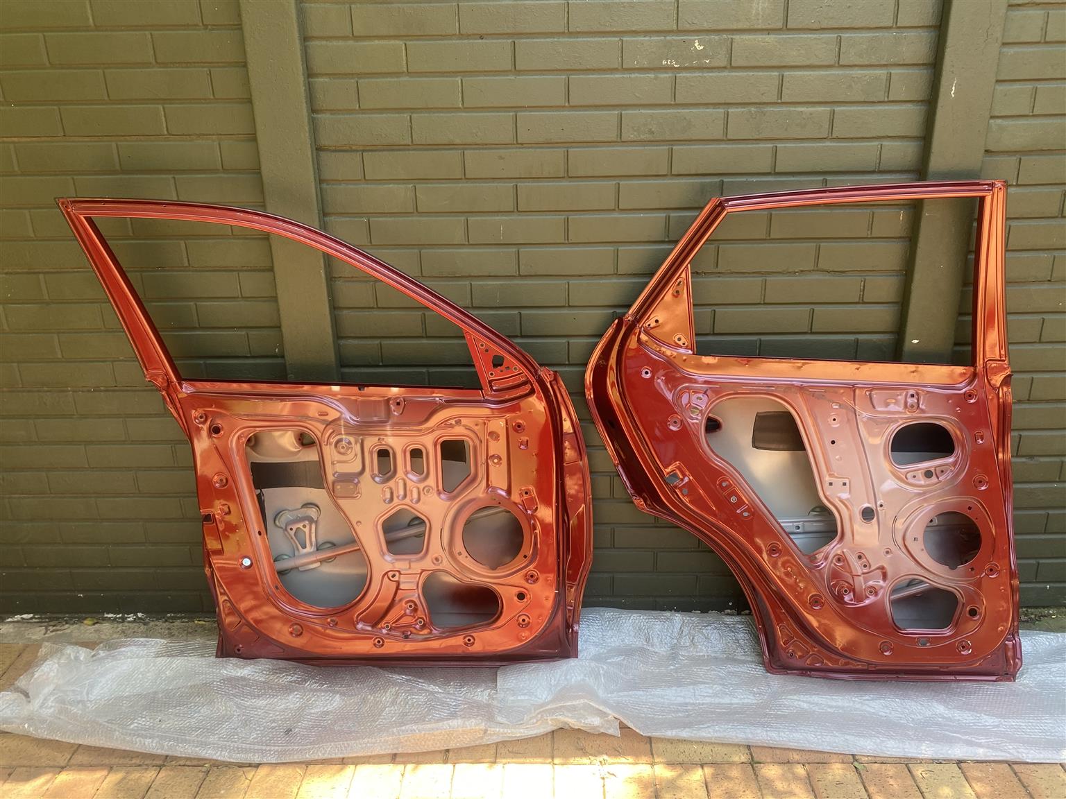 2024 KIA SONET LEFT FRONT AND REAR DOOR SHELLS FOR SALE - Private Seller 2024 KIA SONET LEFT FRONT AND REAR DOOR SHELLS FOR SALE - Private Seller