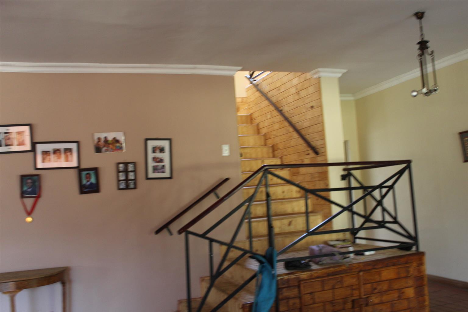 BAPSFONTEIN(NEST PARK)-LOOK!! 1.9 Ha-HOUSE WITH 9 BEDROOMS & 5 BATHROOMS!!GREAT LOUNGE...MORE!!