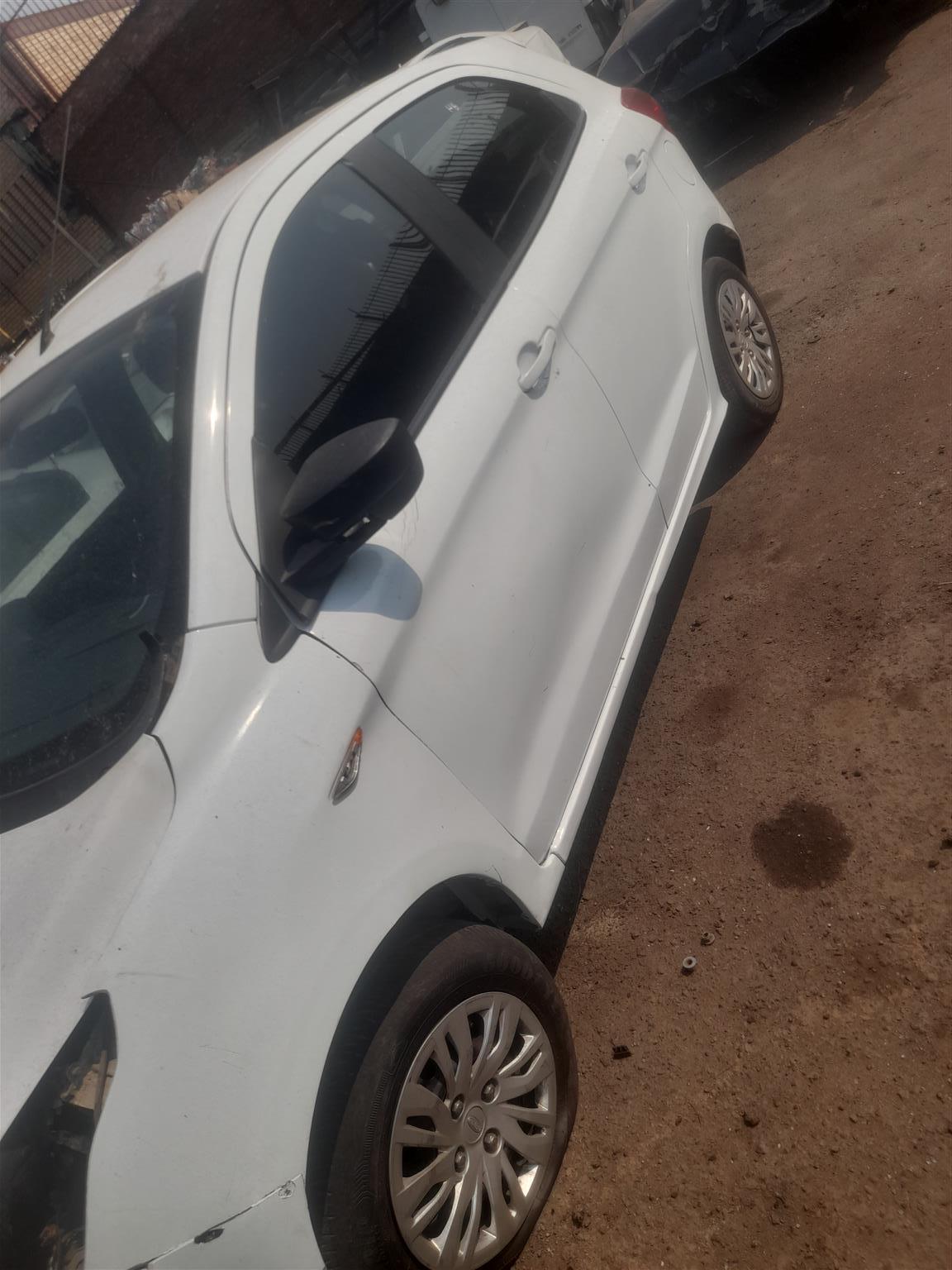 Ford figo stripping body and engine parts - Private Seller
