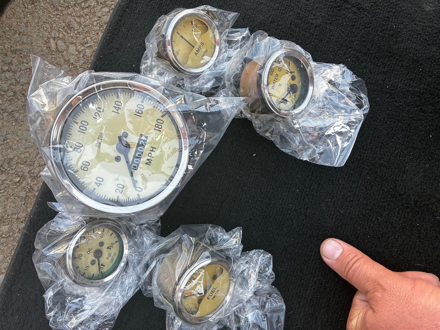 Gauges classic ivory colour Smiths replica. - Private Seller