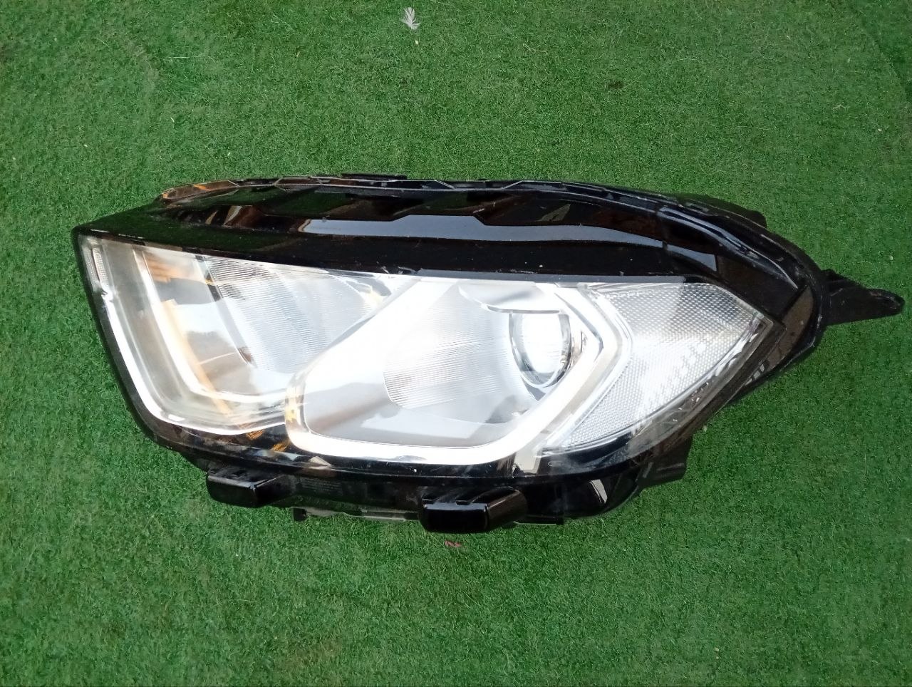 2019- 2025 Head light EcoSport - Private Seller 2019- 2025 Head light EcoSport - Private Seller