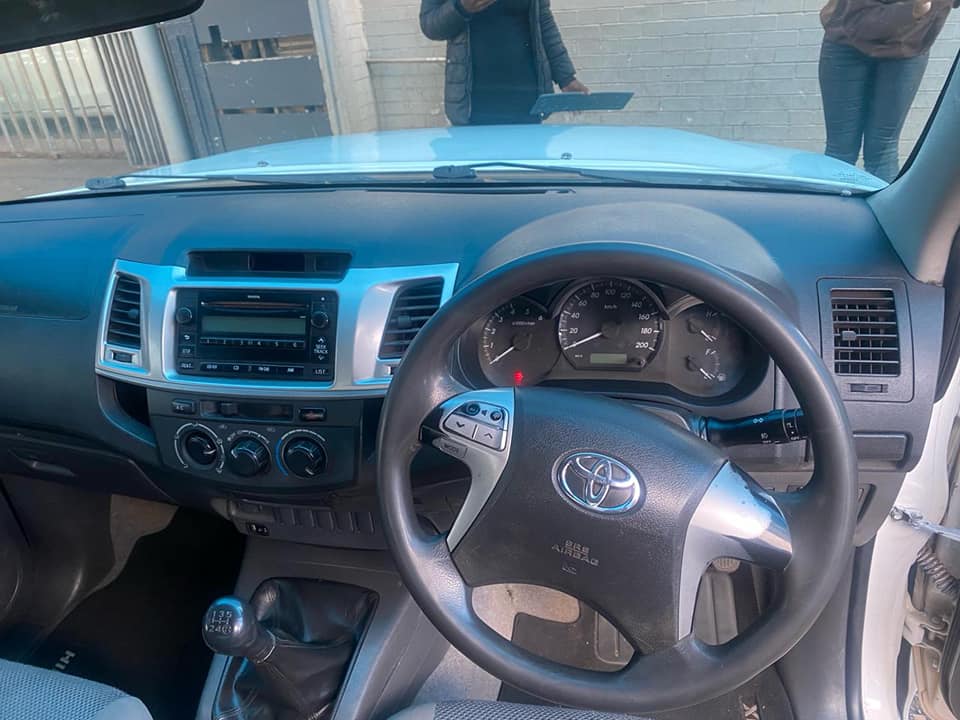 2011 TOYOTA HILUX 2.5 EXTENDED CAB