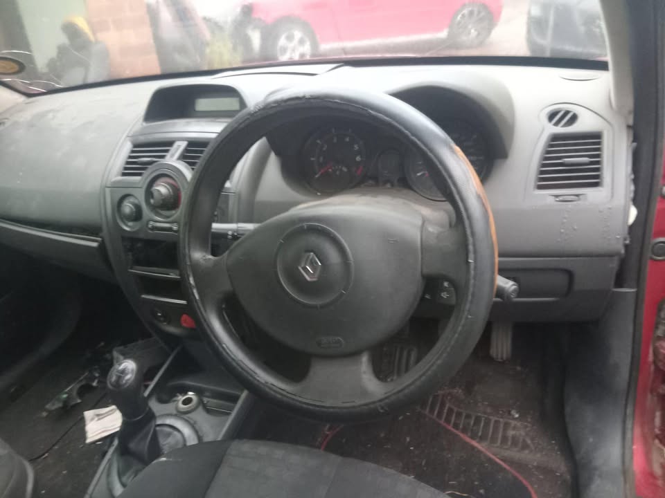 2006 Renault Megane 2 for sale, engine starts Renault Megane 2 for sale, engine starts Cloth - Private Seller