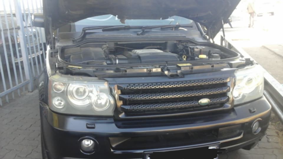 RANGE ROVER BLACK SUV