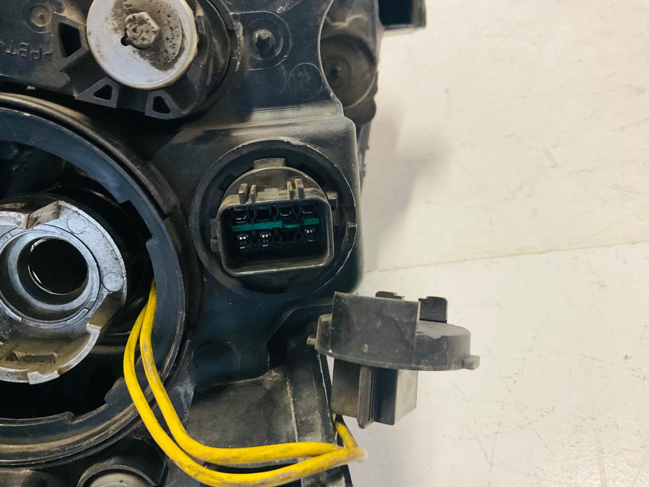 Kia Rio left side LED xenon headlight - Private Seller Kia Rio left side LED xenon headlight - Private Seller