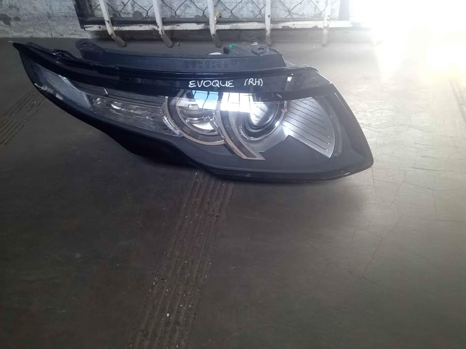 Land rover Evoque right headlight