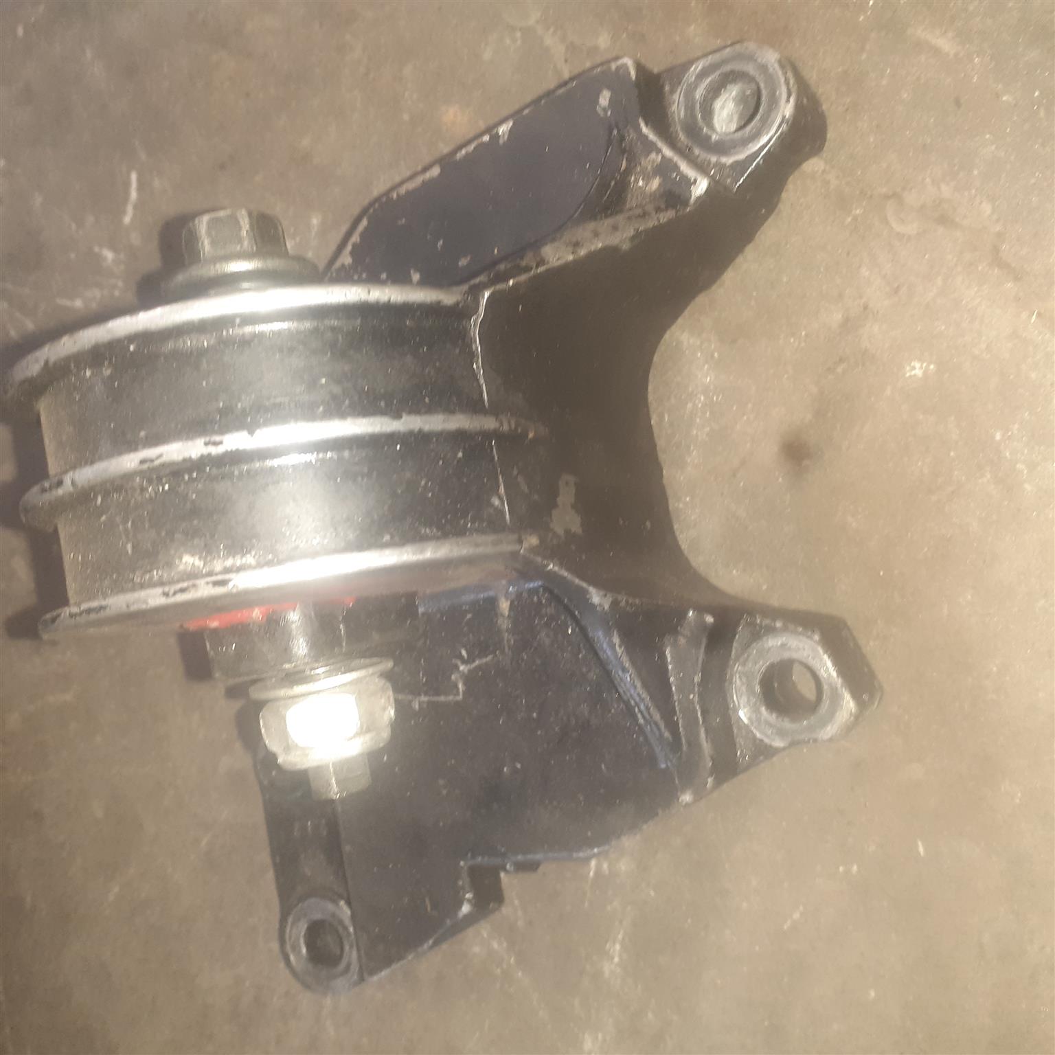 VOLVO S80 2006/XC90 2014 TOP ENGINE MOUNTING FOR SALE (DELIVERY AVAILABLE) - Private Seller