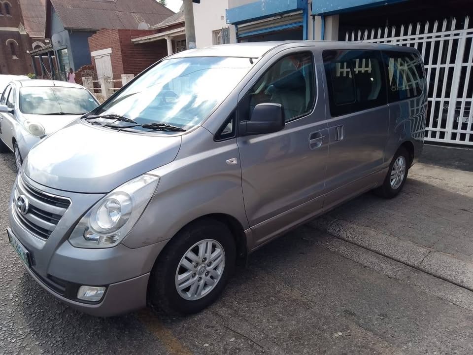 2017 Hyundai H1 2.5 Nine seater Automatic with a leather seat
