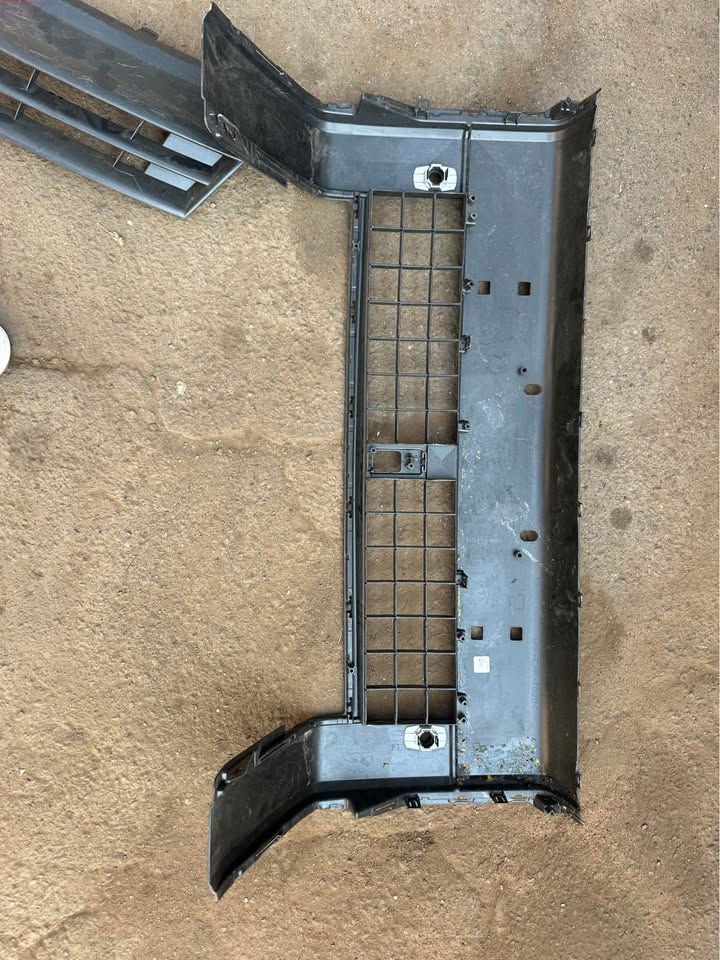 front bumper lower grille for Toyota Land Cruiser 2024-2025 - Private Seller front bumper lower grille for Toyota Land Cruiser 2024-2025 - Private Seller
