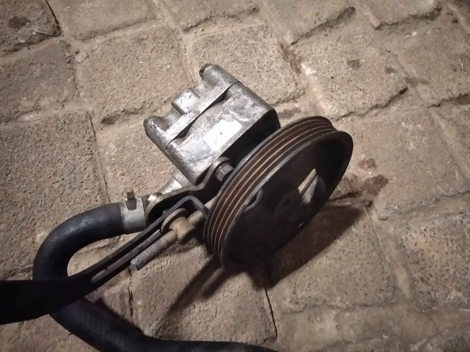 Nissan Almera powersteering pump - Private Seller Nissan Almera powersteering pump - Private Seller