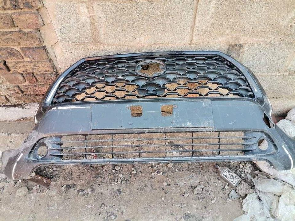 Toyota Corolla Cross Front Grille Bumper & Headlights Auto Parts - Private Seller Toyota Corolla Cross Front Grille Bumper & Headlights Auto Parts - Private Seller