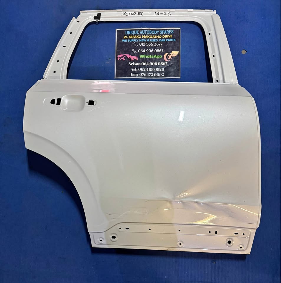 Volvo XC90 Right Rear Back Door - Private Seller Volvo XC90 Right Rear Back Door - Private Seller