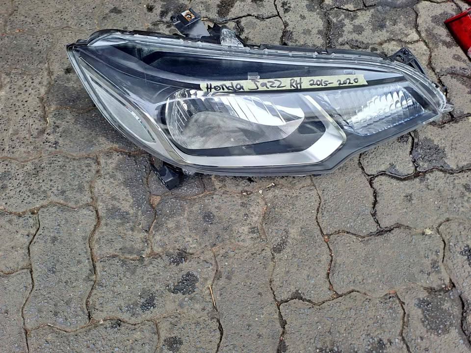 Honda jazz headlight right side 2020 model - Private Seller Honda jazz headlight right side 2020 model - Private Seller