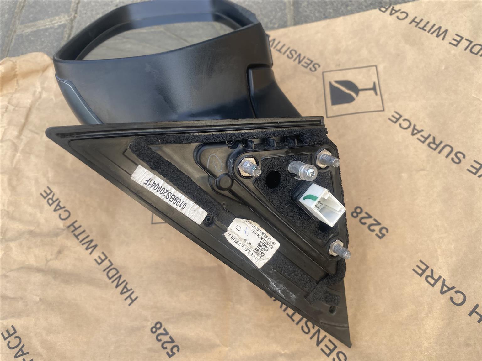 2025 MAHINDRA XUV 3X0 ELECTRONIC AUTO-FOLD DOOR MIRROR RIGHT SIDE FOR SALE. - Private Seller