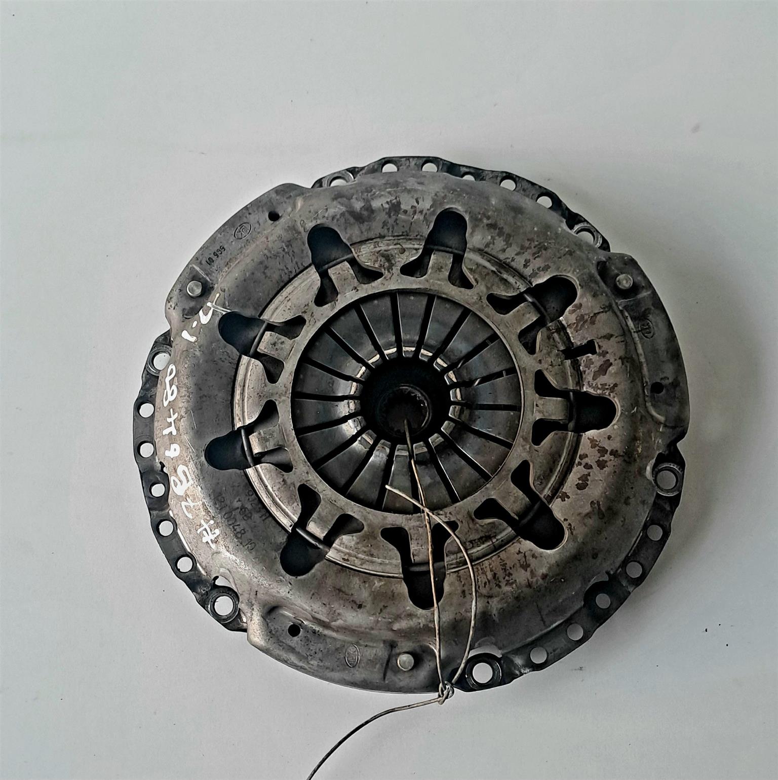 1.0 clutches ford - Private Seller 1.0 clutches ford - Private Seller