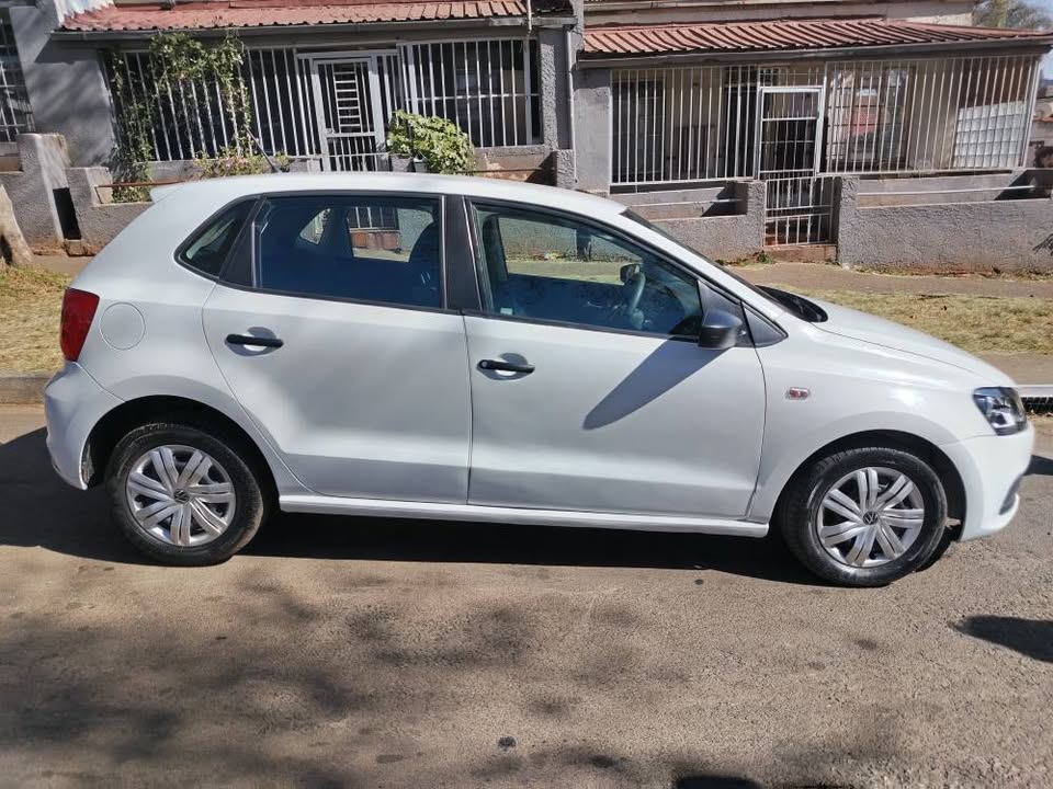 2024 V W polo vivo hatch back 1.4  White