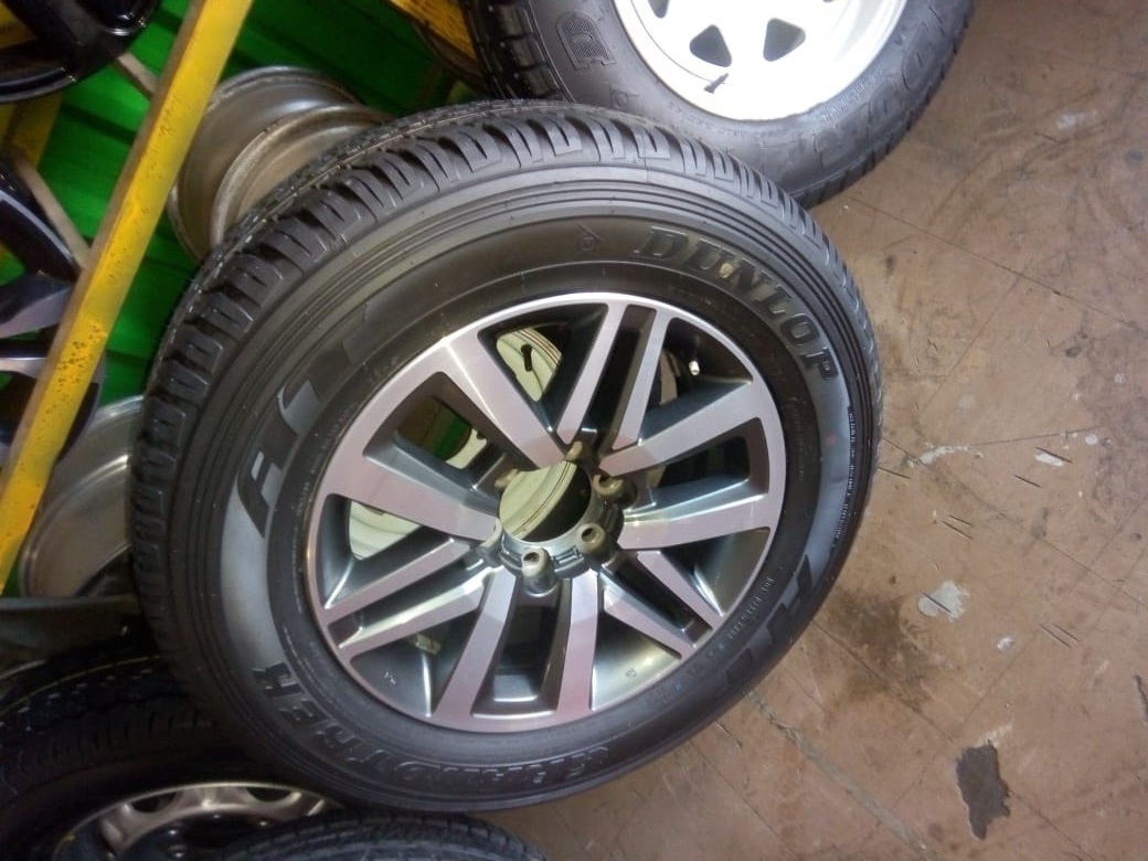 18" Toyota Hilux/Fortuner original mag with brand new 265/60/18 Dunlop Grandtrek - Private Seller 18" Toyota Hilux/Fortuner original mag with brand new 265/60/18 Dunlop Grandtrek - Private Seller