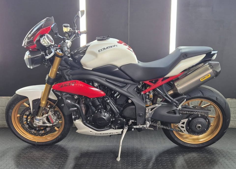 2014 Triumph Speed Triple 1050 R - 16 000km  Arrow Exhaust - Tinted Screen - Private Seller